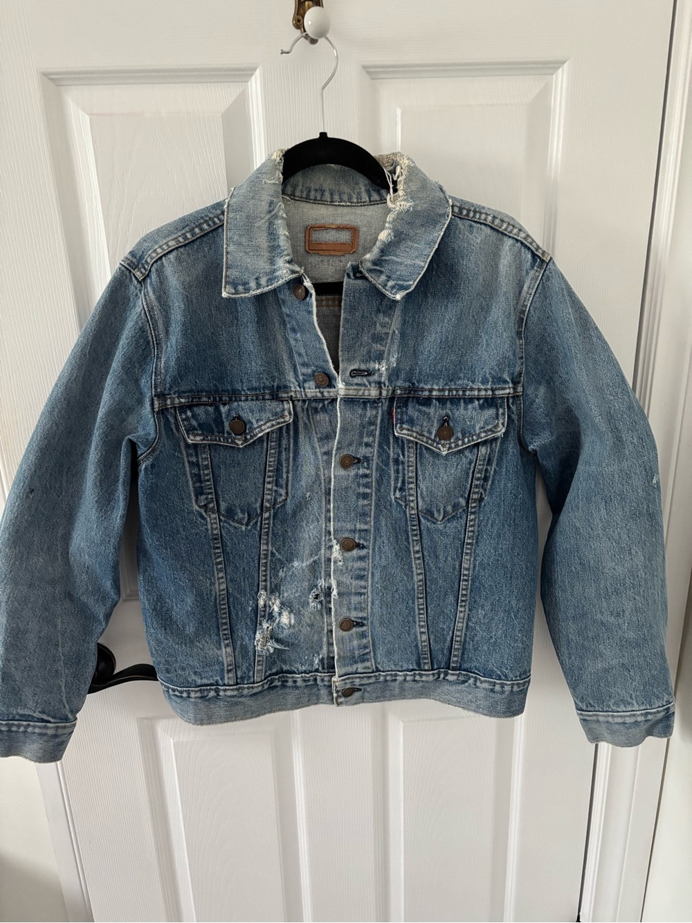 LEVI'S Men's Light Washed Denim Trucker Jacket -DISTRESSED